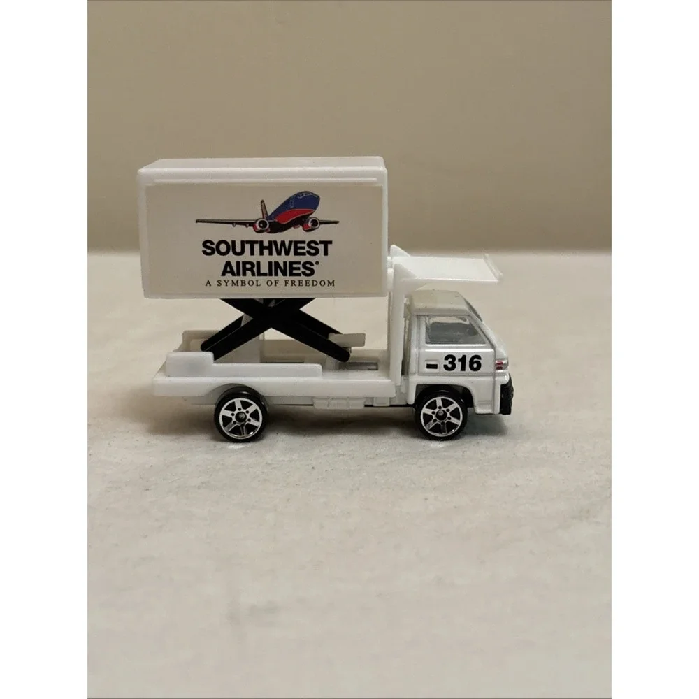Realtoy Airport Vehicle Lot Boeing United Southwest American Airlines Diecast